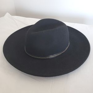 Black western, wide-brim wool hat